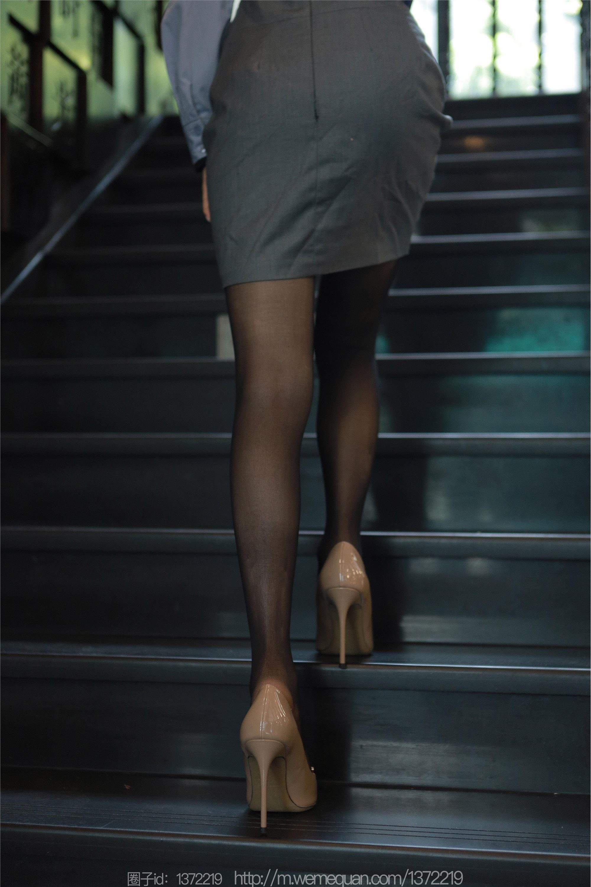 IESS异思趣向  2023.08.02 丝享家 1496 美子《楼梯上的春光》